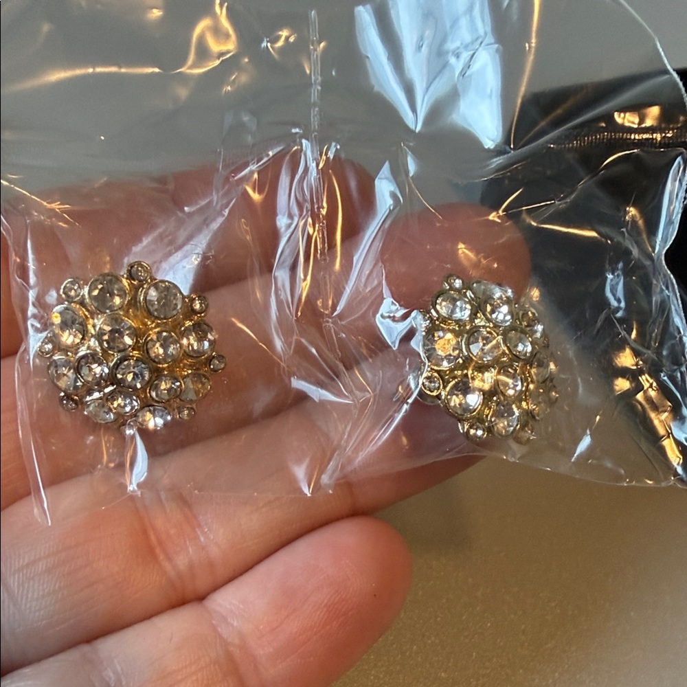 Avon Round Crystal Cluster Gold tone Earrings NEW